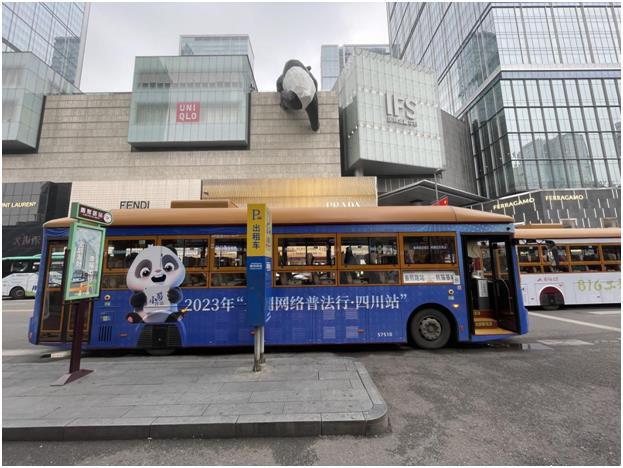 沉浸式学法！网络普法主题公交上线运行火爆