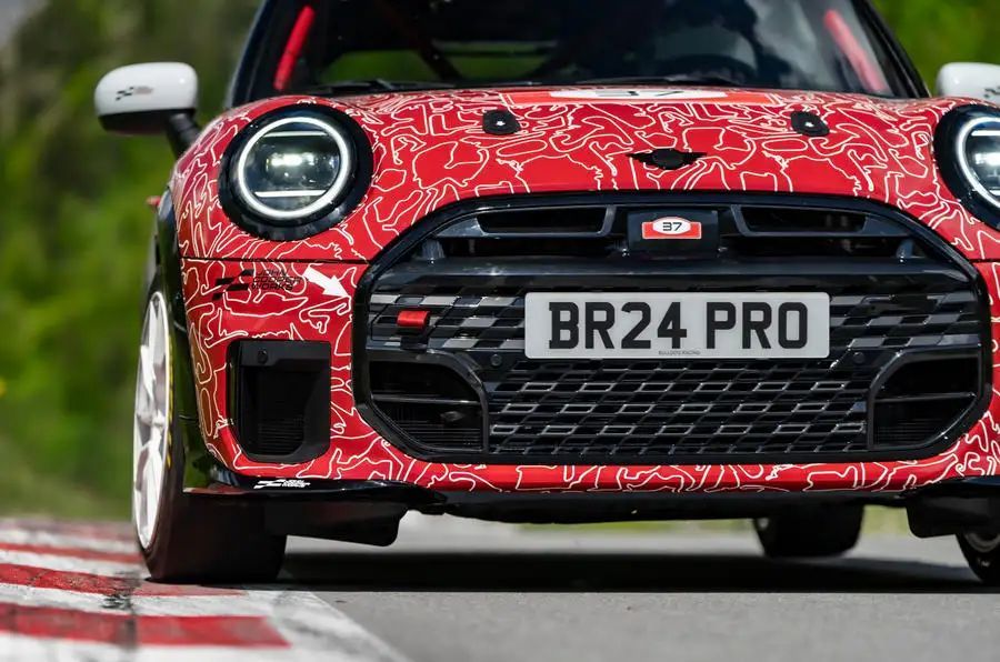 宝马Mini John Cooper Works汽车照片曝光，下周参加纽博格林24小时耐力赛