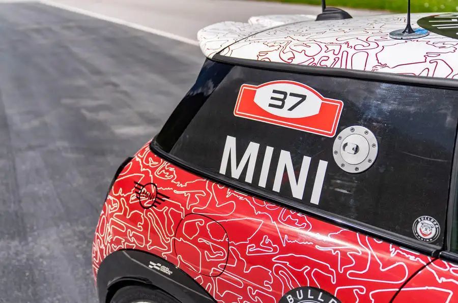 宝马Mini John Cooper Works汽车照片曝光，下周参加纽博格林24小时耐力赛