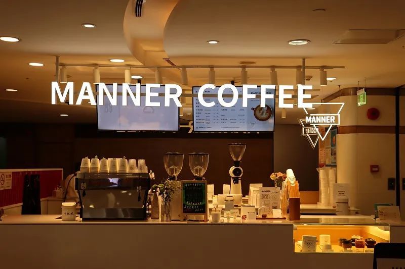 三分钟一杯的半手工咖啡，“逼疯”Manner打工人