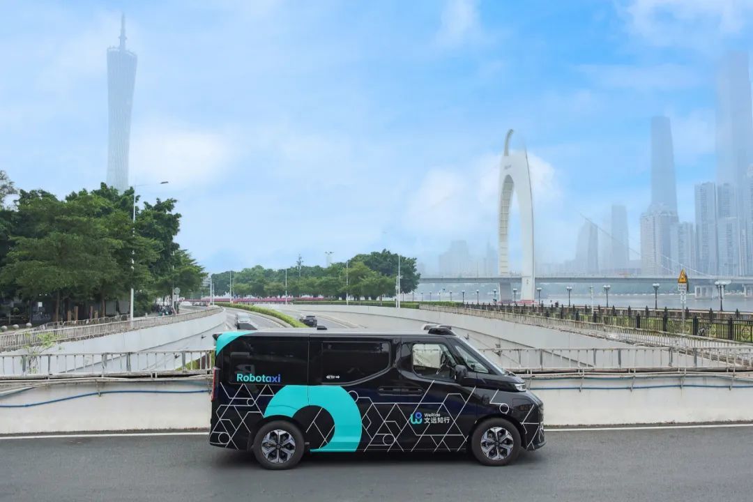 文远知行量产Robotaxi GXR发布：隐藏式B柱 取消副驾位